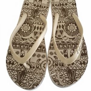 NWT Sakroots White Sandals